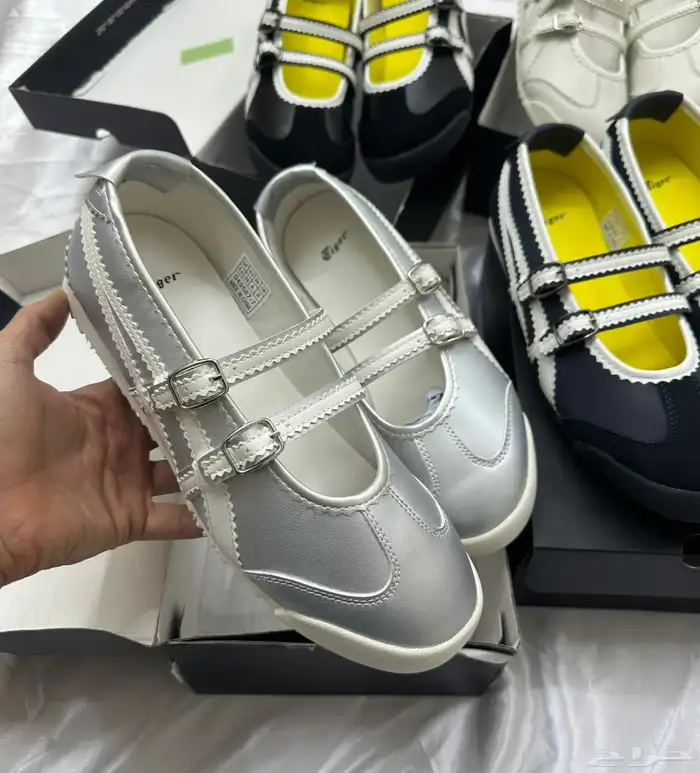 شوزات تايجر جديد  مع الملحقات مقاسات من 36 الى 41 5