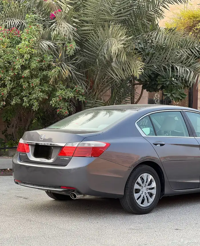 هوندا أكورد 2013 ممشى قليل ستاندرد نظيف جدا 6