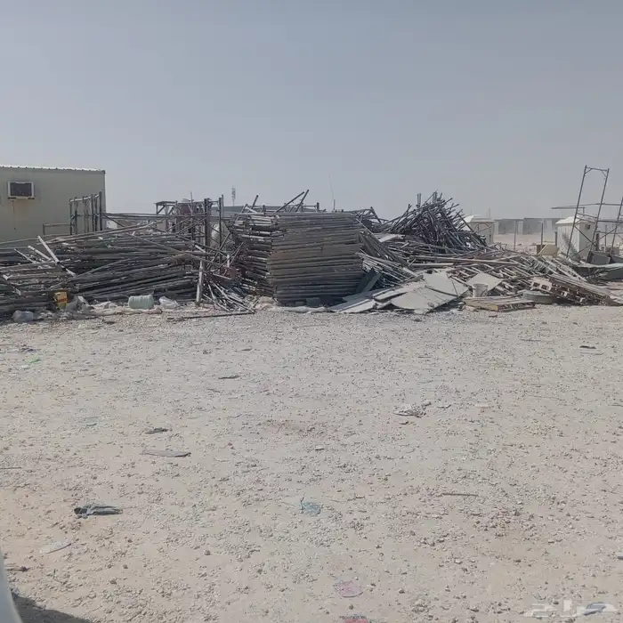 سقالات وعدد 2 مولد كهرباء 0