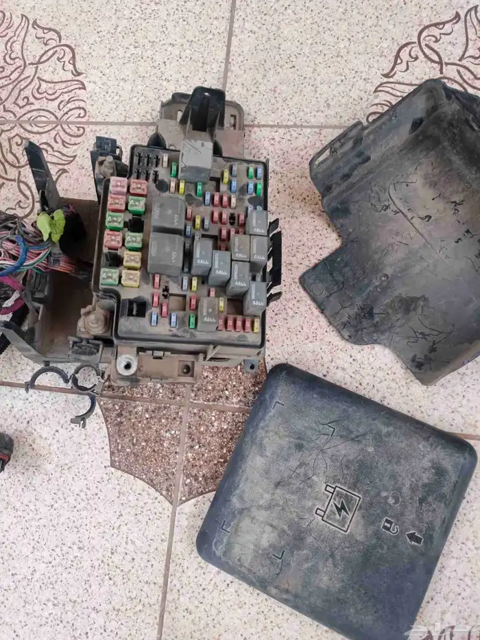 كمبيوتر جمس مع ظفيرة مع علبة الفيوزات 1