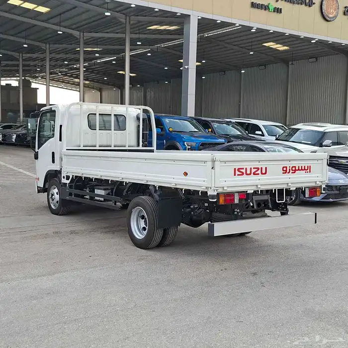 ايسوزو دينا 2024 محرك 4.8 الطن3 خليجي السعر 124شامل الضريبه 3