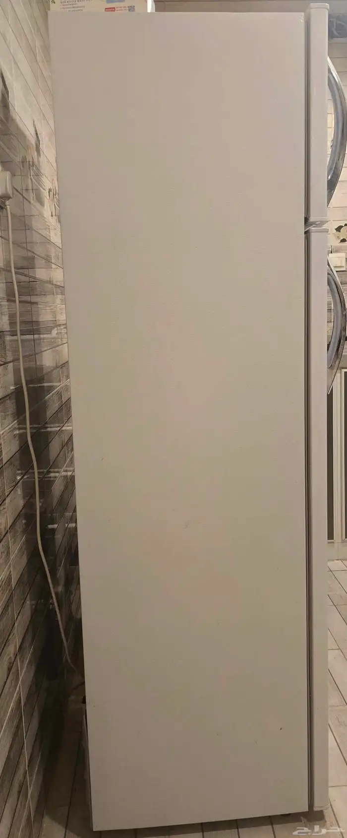 ثلاجة متوسطة الحجم للبيع 2