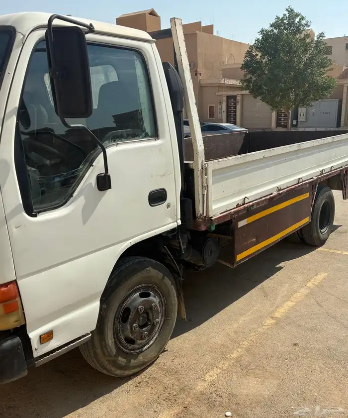 للبيع ايسوزو دينا موديل 2005 حد 30 الف نهائي 0