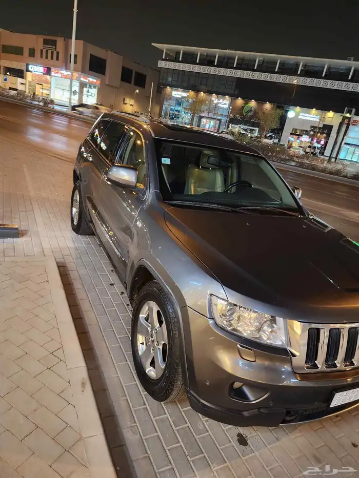 grand cherokee 2011 hemi V8 5.7 استمارة سارية 3