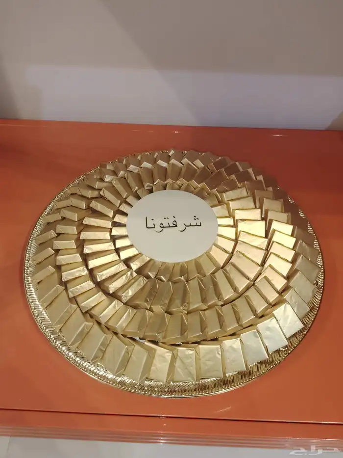 رص وترتيب صواني شوكلت مغلف. 0