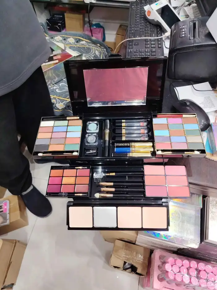 علب مكياج عمليه وموفره 1