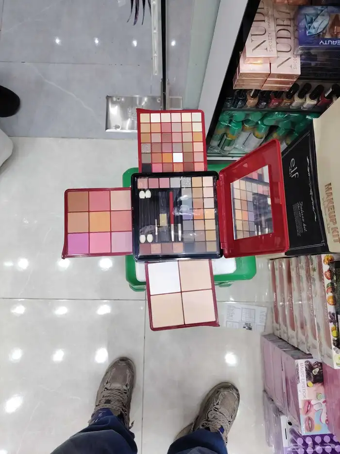 علب مكياج عمليه وموفره 3