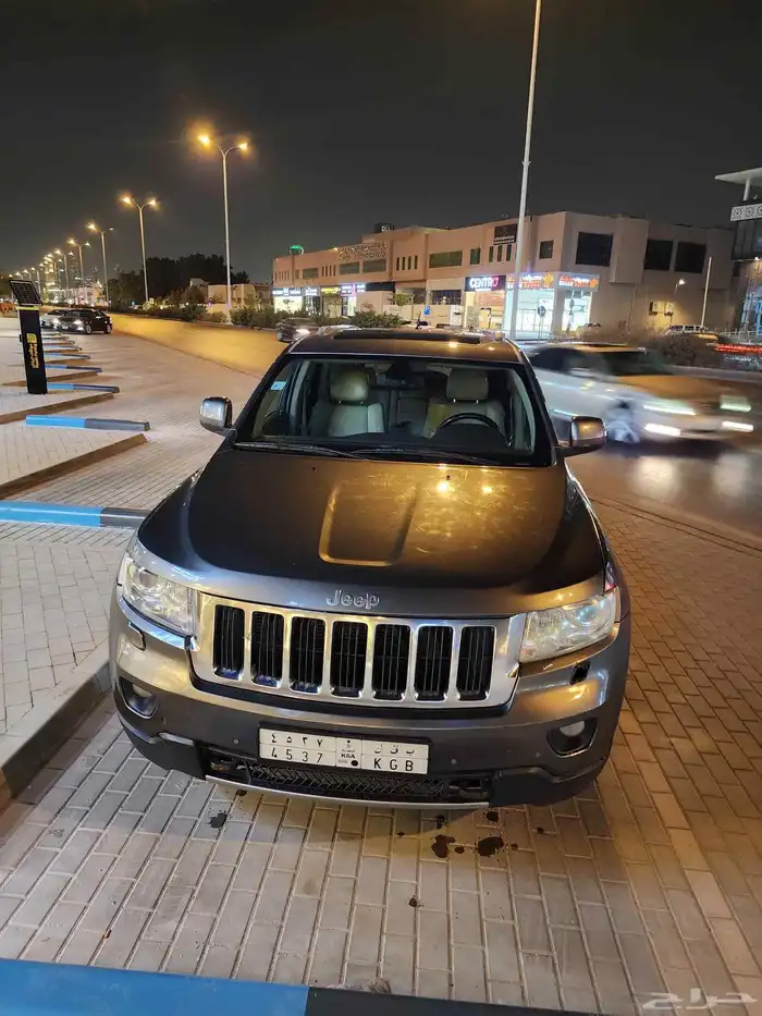 grand cherokee 2011 hemi V8 5.7 استمارة سارية 1