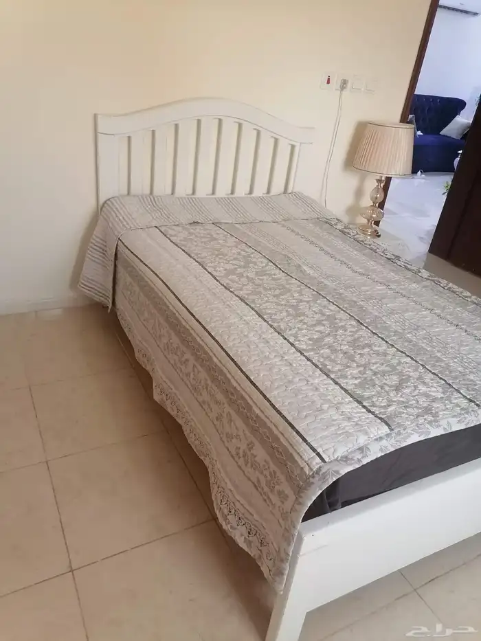 سرير مع خزانة 0