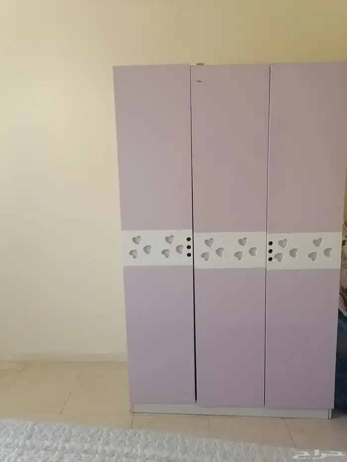 سرير مع خزانة 1