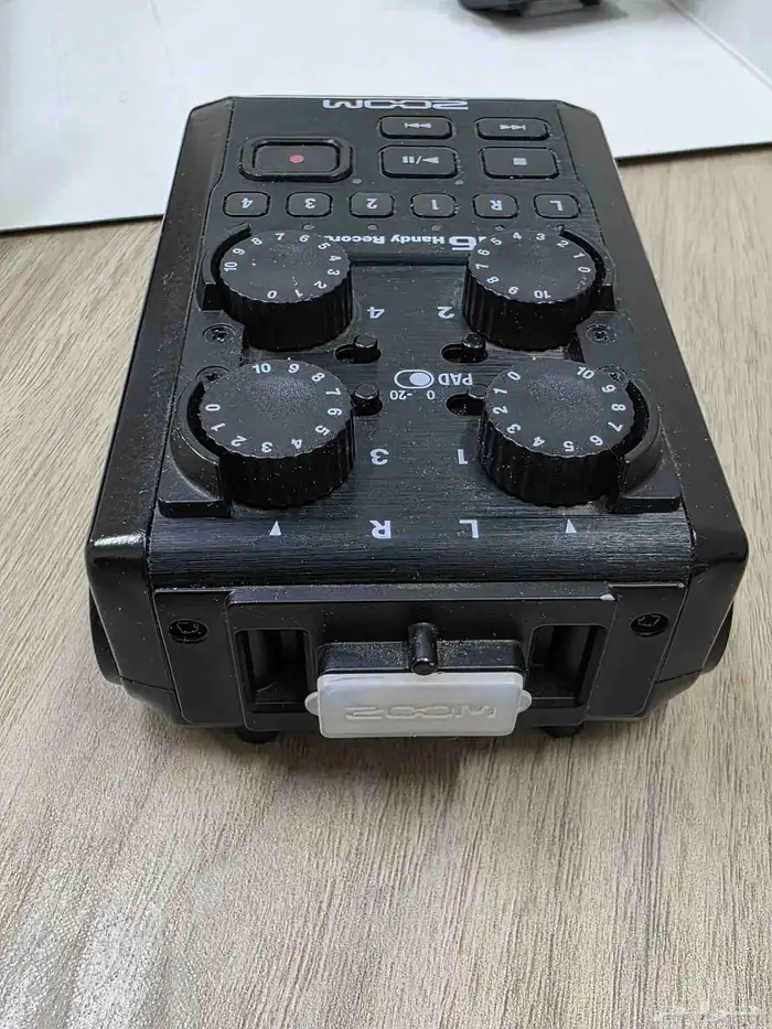 مستعمل Zoom H6 Handy Recorder للبيع . الموديل Zoom H6 2