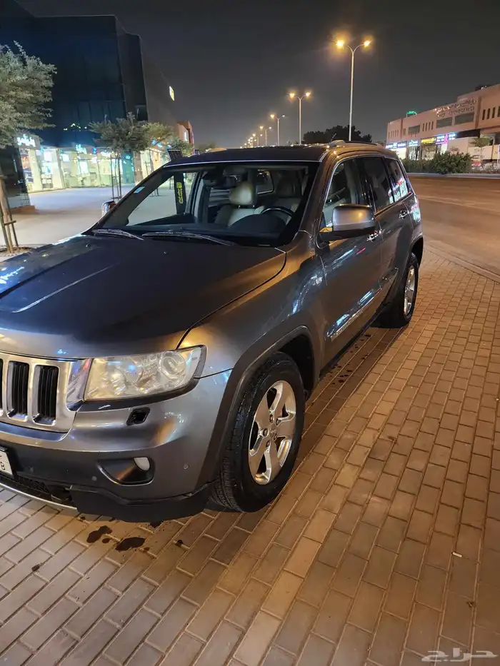 grand cherokee 2011 hemi V8 5.7 استمارة سارية 2
