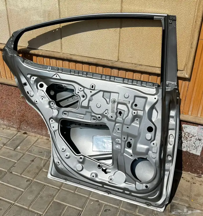 باب لكزس اي اس 350 موديل 2025 1