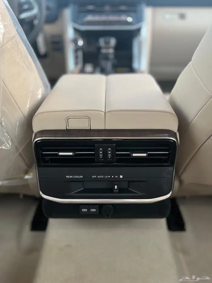 تويوتا لاند كروزر GXR 4 بنزين 2025 ابيض واسود 7