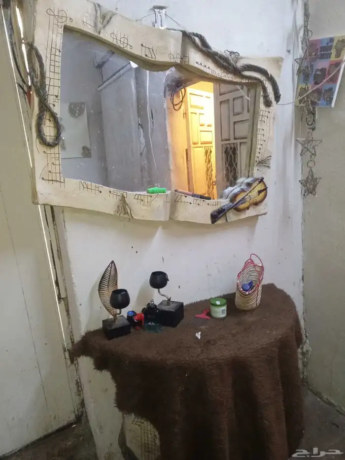 تراث قديم تتكون من مرايا تسريحه كمدينه للبيع 1