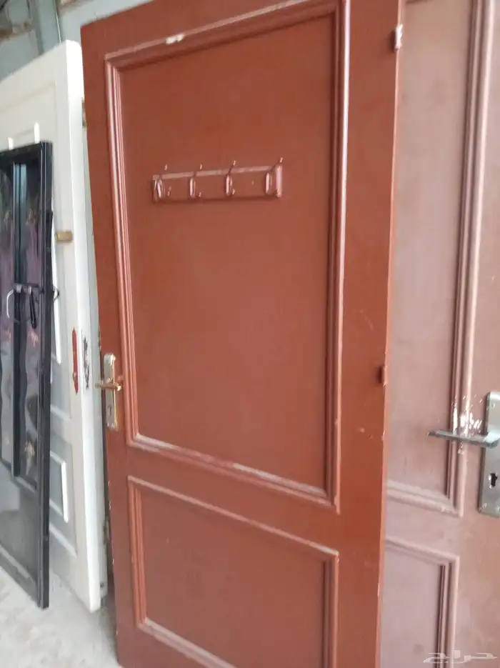 عندنا ابواب خشب مستخدمه وحديد والمنيوم جديد للبيع 2