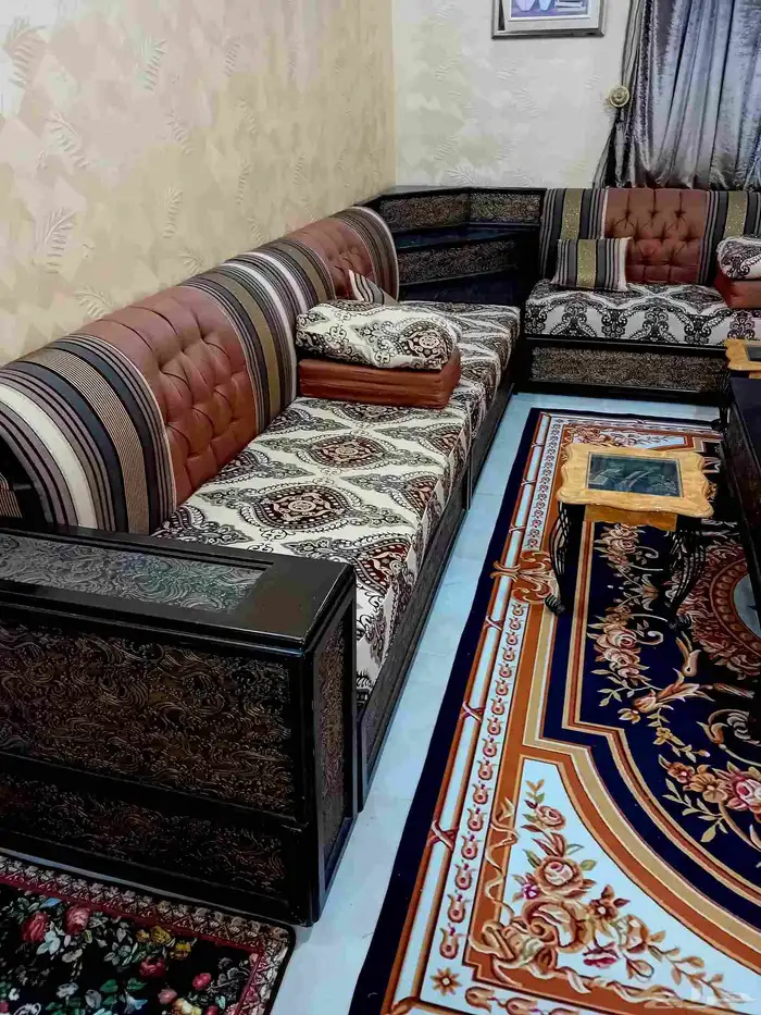 كنب للبيع نظيف جدا مع الطاولات 0