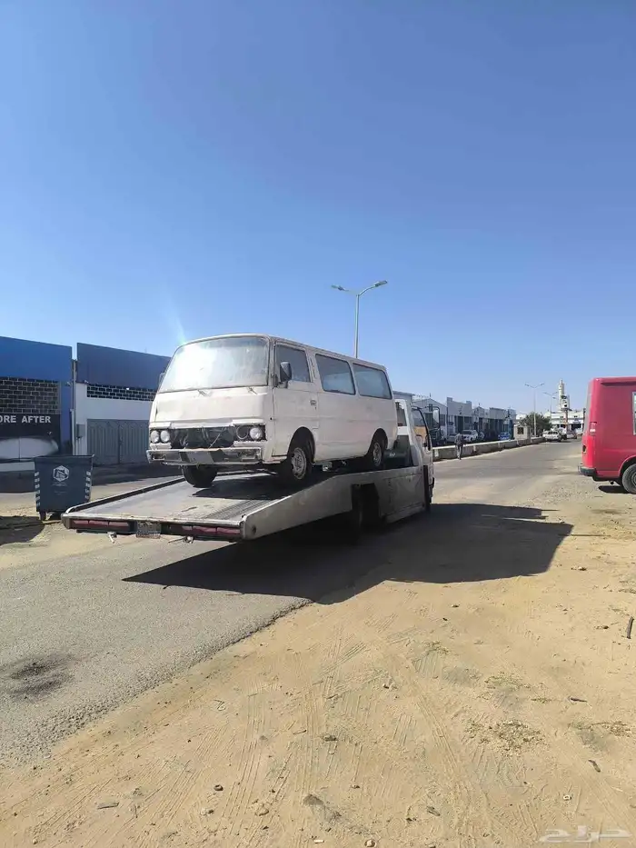 للبيع باص نيسان 1983للتواصل واتساب فقط 0