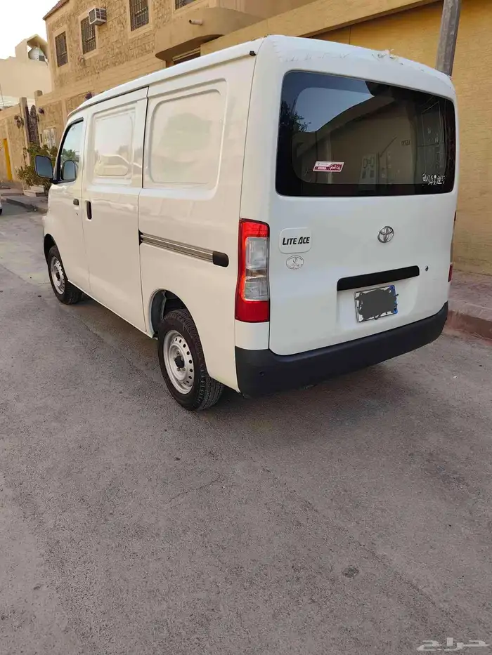 تويوتا باص بضاعة موديل 2024 8