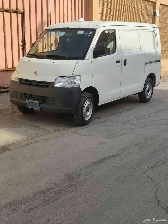 تويوتا باص بضاعة موديل 2024 13