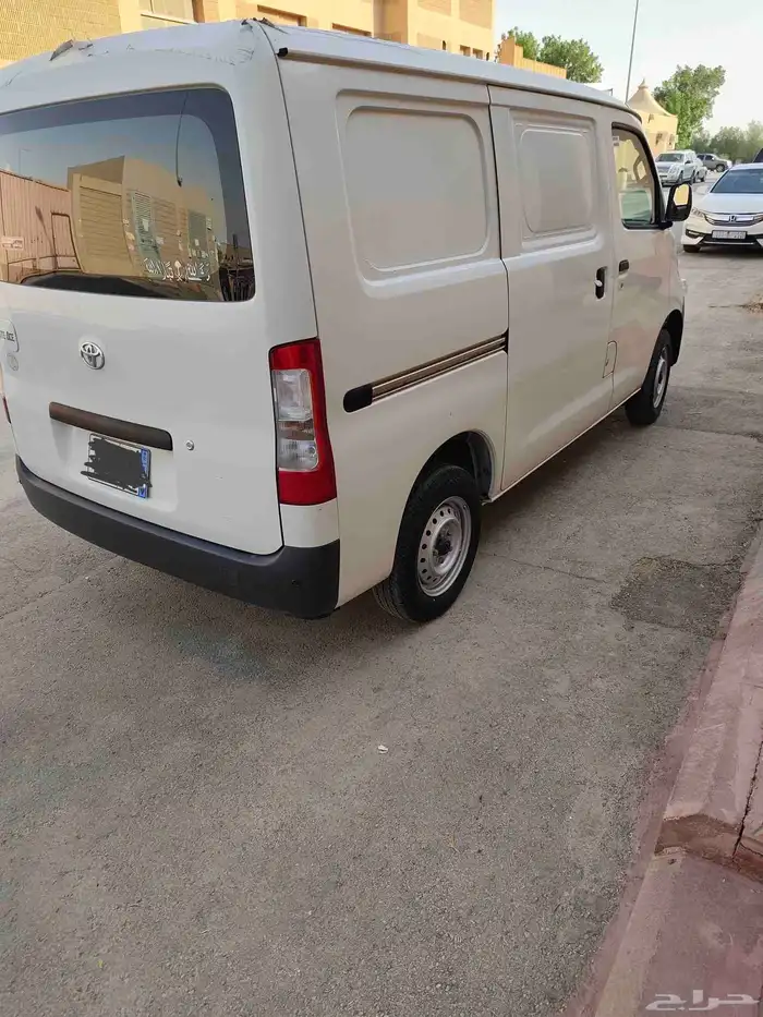 تويوتا باص بضاعة موديل 2024 3