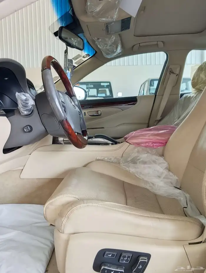 للبيع لكزس LS460 موديل 2016 قصير 6