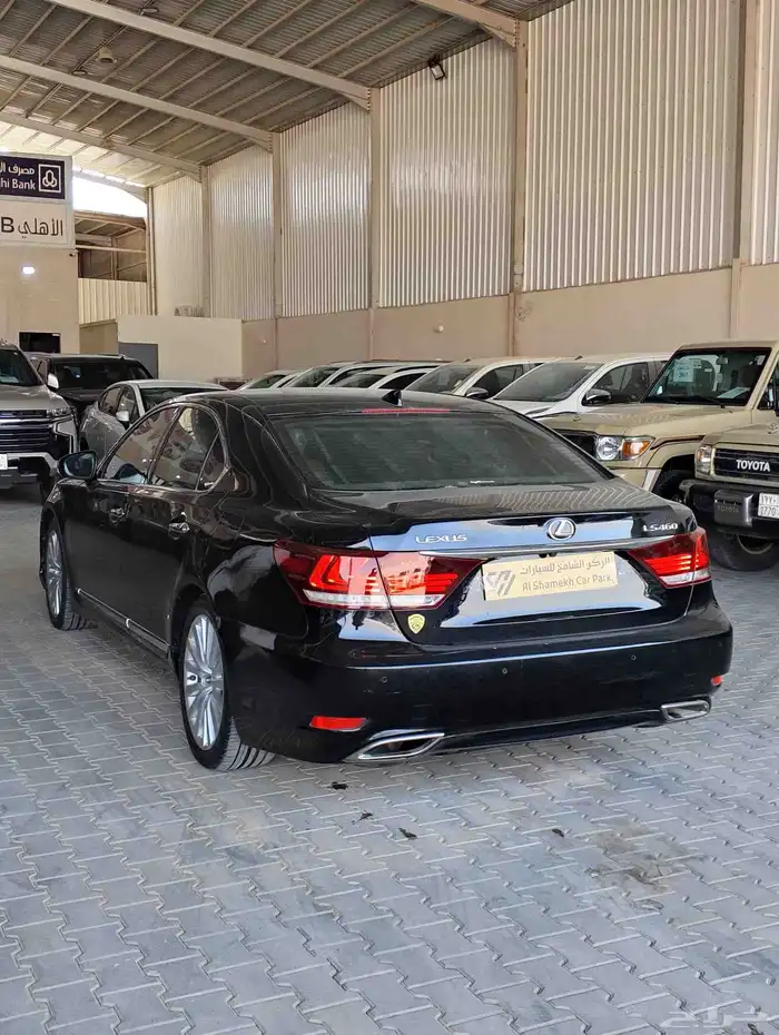 للبيع لكزس LS460 موديل 2016 قصير 3