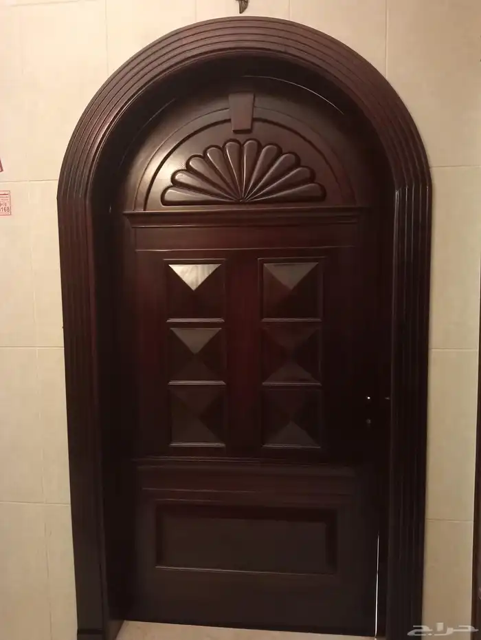 متخصصين فى جميع انواع صيانات الابواب ودهانات الاخشاب والحديد 0