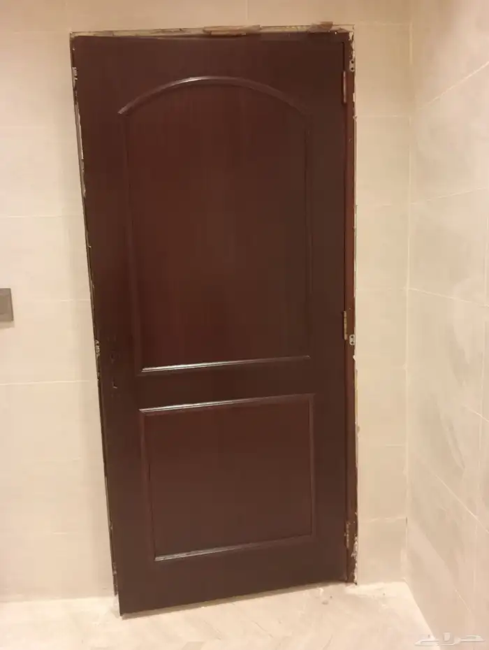 متخصصين فى جميع انواع صيانات الابواب ودهانات الاخشاب والحديد 1