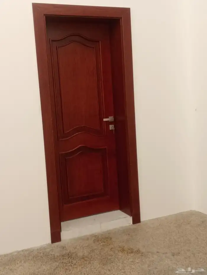 متخصصين فى جميع انواع صيانات الابواب ودهانات الاخشاب والحديد 4