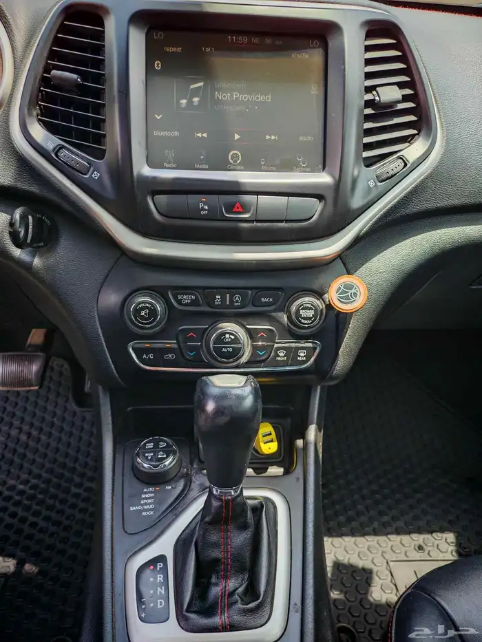 جيب شروكي فل كامل 2015 21