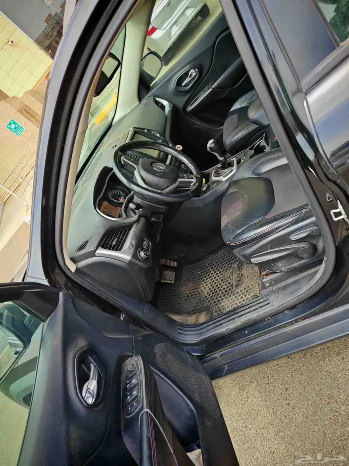 جيب شروكي فل كامل 2015 10