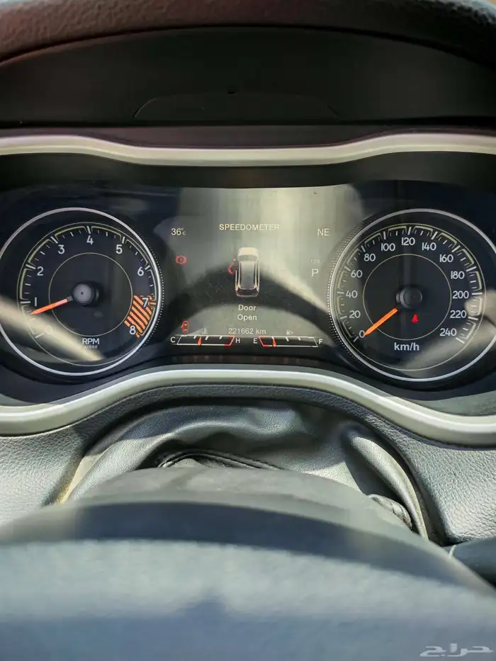 جيب شروكي فل كامل 2015 19