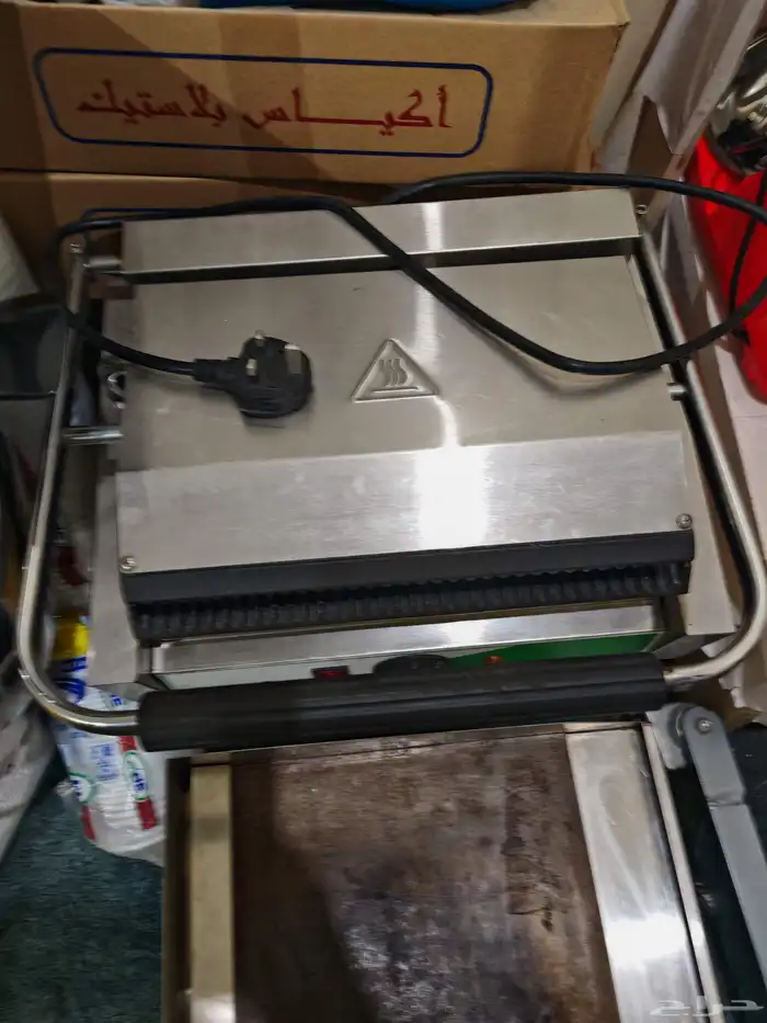 فرصة أغراض مطعم شبه جديدة 2