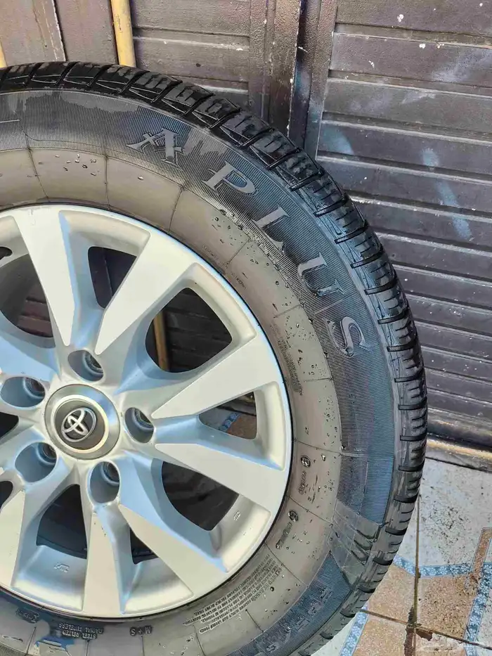 كفرات مع جنوط لاندكروزر صالون 3