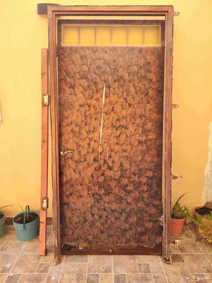 باب حديد للبيع ارتفاع2.30عرض1.10 0