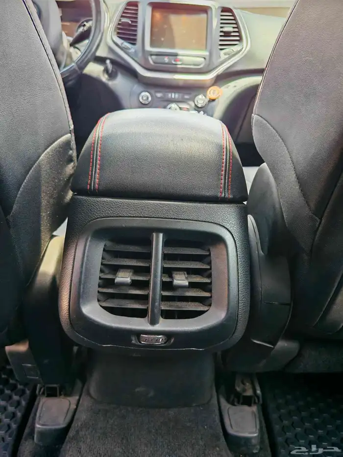 جيب شروكي فل كامل 2015 18