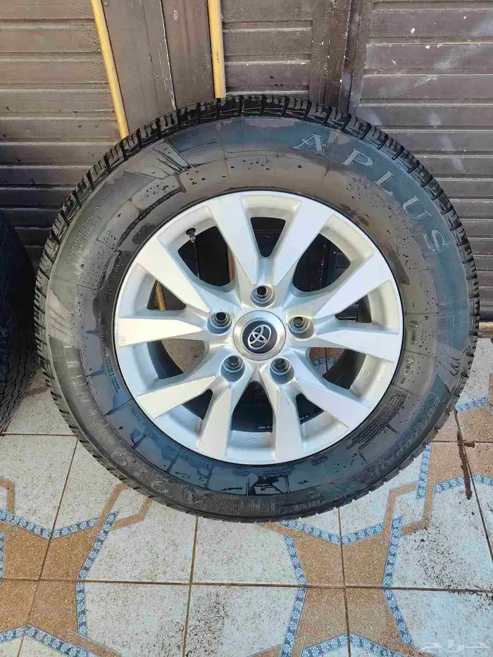 كفرات مع جنوط لاندكروزر صالون 1