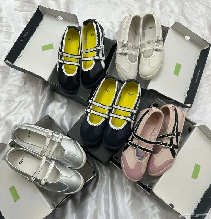 شوزات تايجر جديد  مع الملحقات مقاسات من 36 الى 41 0