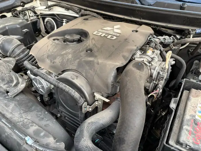 مستوبيشي L200 2020 16