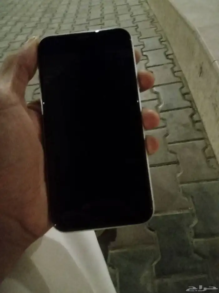 ايفون xr ابيض 128 قيقا 1