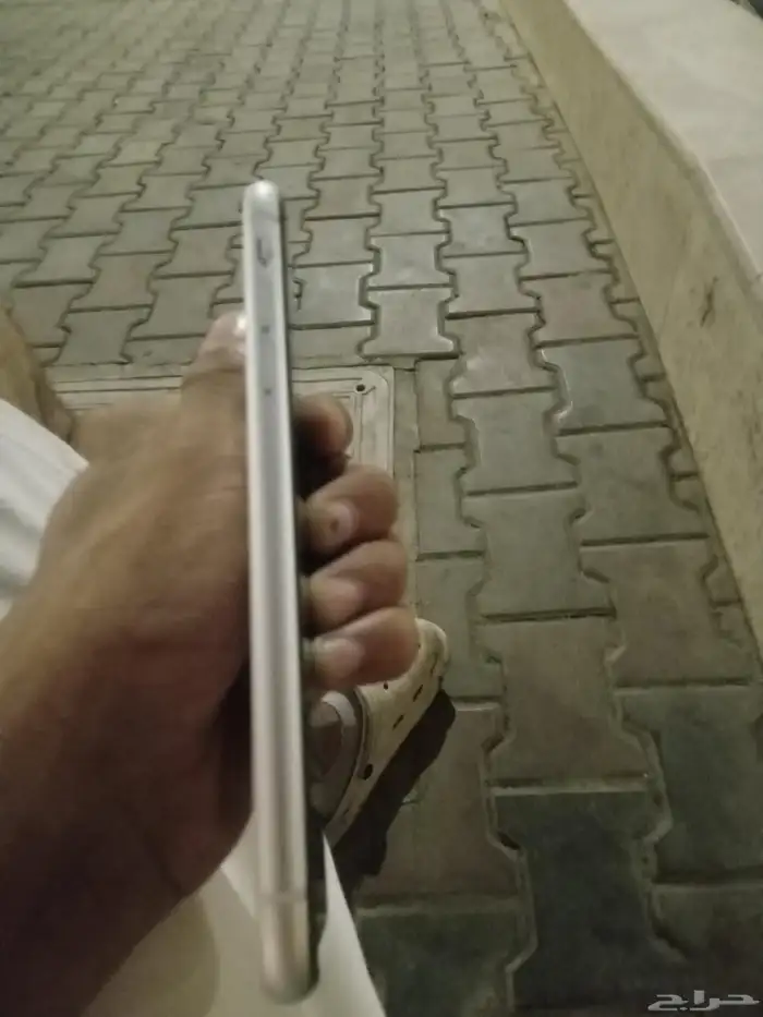 ايفون xr ابيض 128 قيقا 2