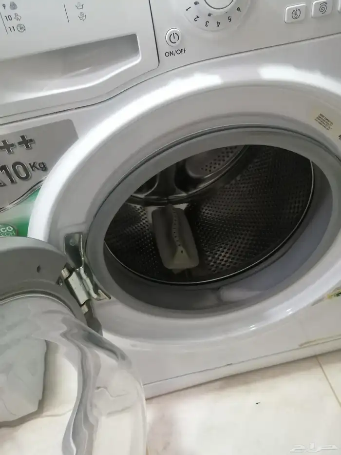 غسالة اريستون بحالة جيدة فيها عيب بسيط من تحت شوية صدأ 4