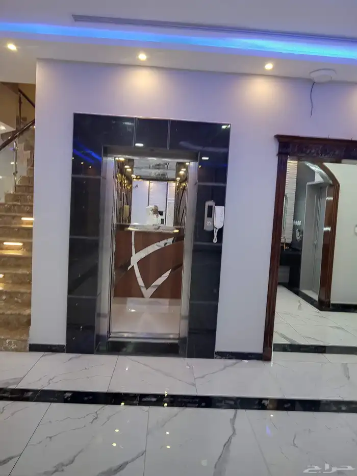 فيلا للبيع زاويه 965 متر 17