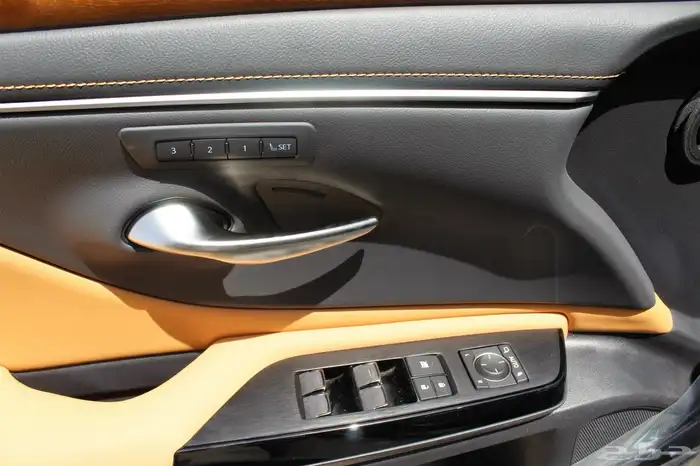 لكزس - ES300 Bh هايبرد - 2025 - نص فل - خليجي 17