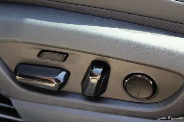 لكزس - ES300 Bh هايبرد - 2025 - نص فل - خليجي 20