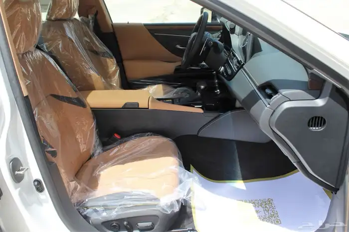 لكزس - ES300 Bh هايبرد - 2025 - نص فل - خليجي 28