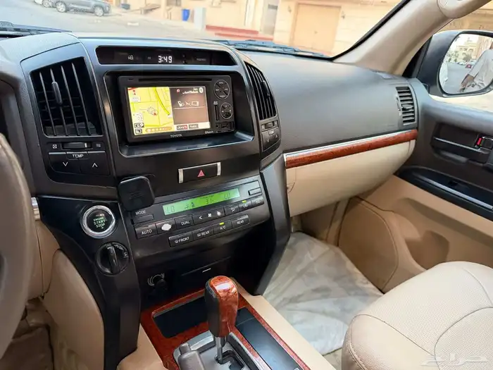 لاندكروزر 2013 GXR3 فل كامل بريمي 24