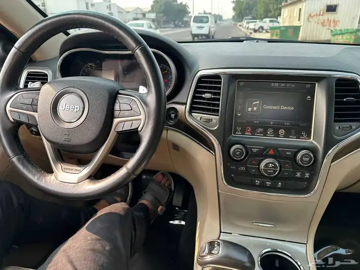 جراند شروكي 8 سلندر ليمتد 2015 22