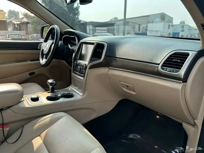 جراند شروكي 8 سلندر ليمتد 2015 11